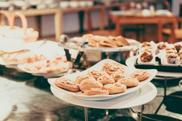 Buffet de catering en el restaurante del hotel — Foto de Stock