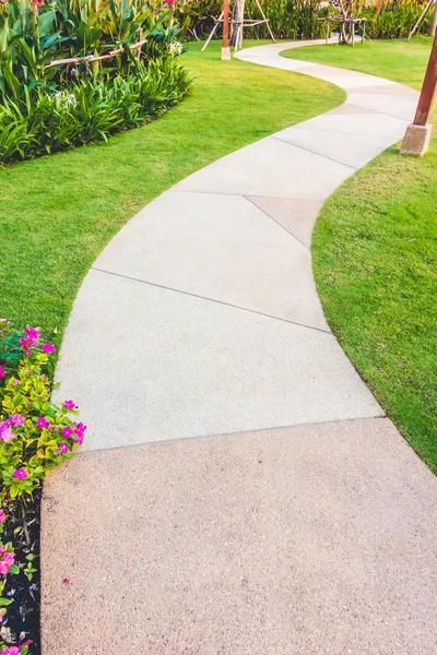 Path way in the garden — Stock Photo, Image