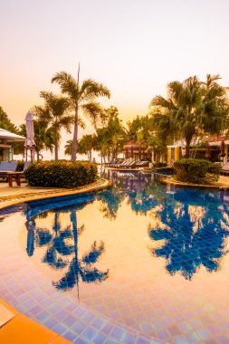 Günbatımı kez Resort'ta yüzme havuzu