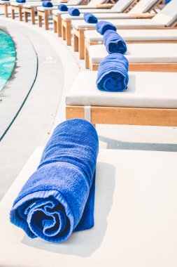 Yüzme Havuzu etrafında havuzu havlu