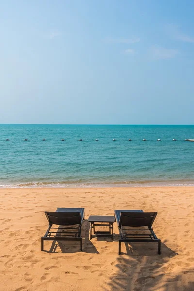海滩上的空椅子 — 图库照片