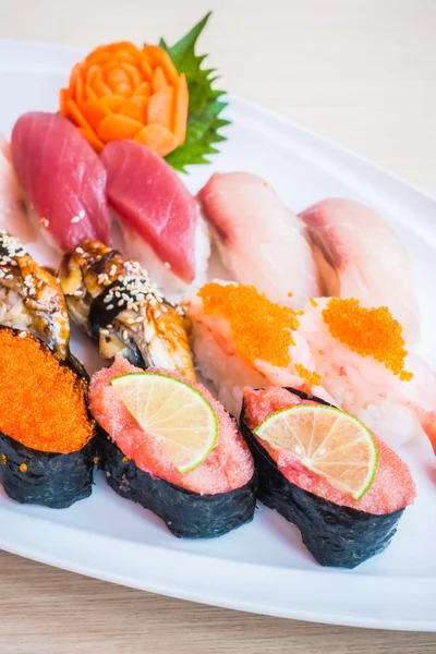 Delizioso rotolo di sushi — Foto Stock