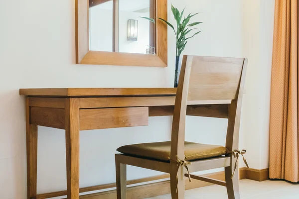 木製のテーブルとリビングの椅子 — ストック写真