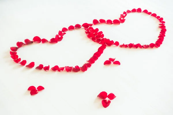 Rose flower decoration on bed — Stock Photo, Image