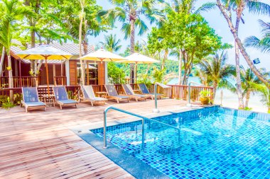 Şemsiye havuzu ve sandalye