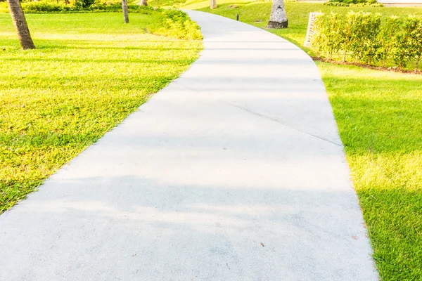 Bahçe şekilde taş yol