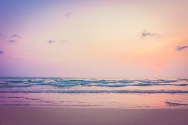 tropik sahilde güzel gün batımı