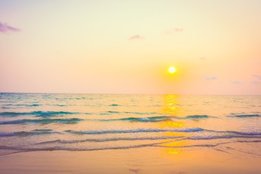 tropik sahilde güzel gün batımı