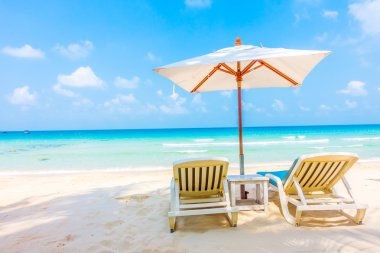 Güzel tropikal plaj ve deniz