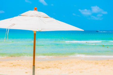 Güzel tropikal plaj ve deniz