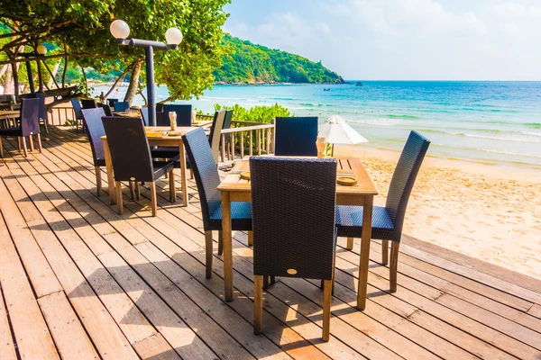 Empty table and chair — Stock Photo, Image