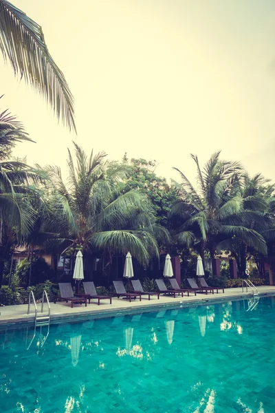 Bella piscina all'aperto di lusso — Foto Stock