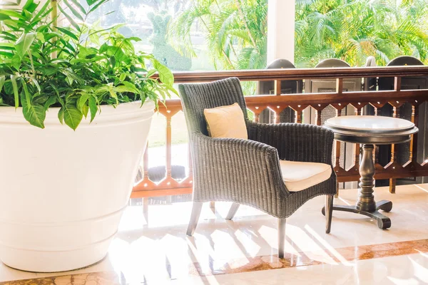 oturma odasında kanepede yastık