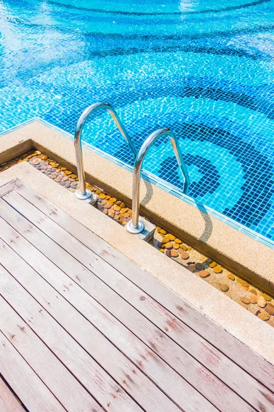 Hermosa piscina de lujo — Foto de Stock