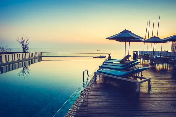 Gyönyörű luxus medencével — Stock Fotó
