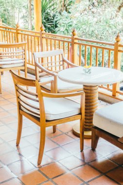 oturma odasında kanepede yastık