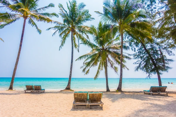 Bella spiaggia tropicale oceano e sabbia — Foto Stock