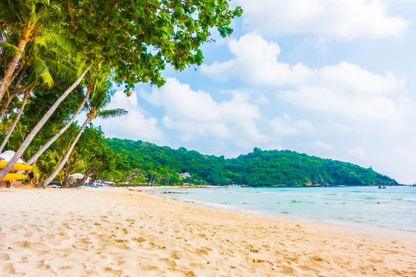 Schöner tropischer Strand und Meer — Stockfoto