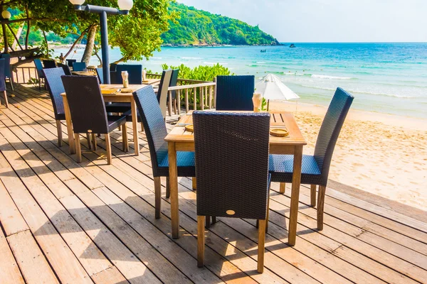 Lege tafel en stoel — Stockfoto