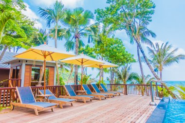 Otel havuzunda yüzme havuzu