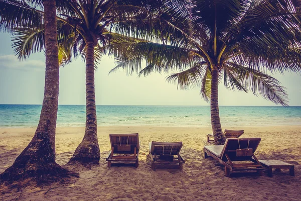 Beautiful tropical ocean and sand beach — Stock Photo, Image