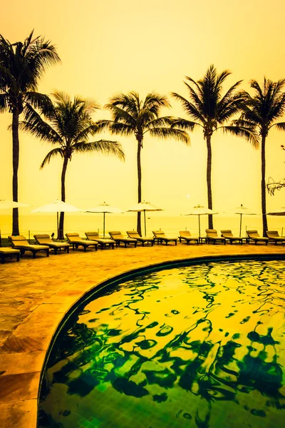 Sunrise hotel Resort'ta yüzme havuzunda — Stok fotoğraf