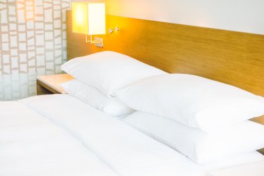 lüks ve konfor yastık yatak beyaz