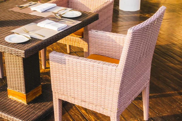 Порожній стіл і стілець — стокове фото