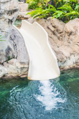 Yüzme Havuzu etrafında kaydırma