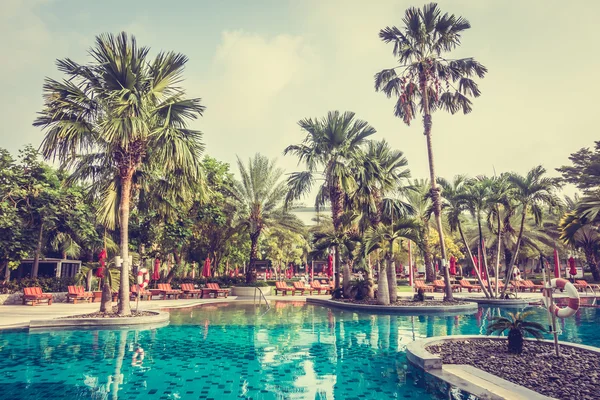 Bella piscina all'aperto di lusso — Foto Stock