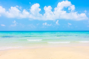 Güzel tropikal plaj ve deniz