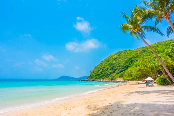 Hermosa playa tropical y el mar —  Fotos de Stock