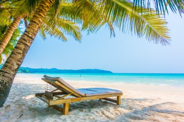 tropikal okyanus ve adada kum plaj