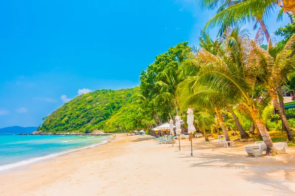 Mooi tropisch strand en zee — Stockfoto