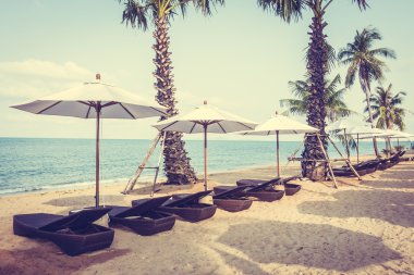 Şemsiye ve tropikal plaj sandalye