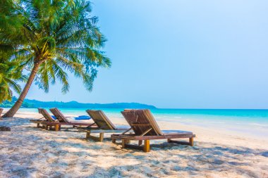 tropikal okyanus ve adada kum plaj