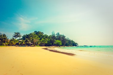 Güzel tropikal plaj ve deniz