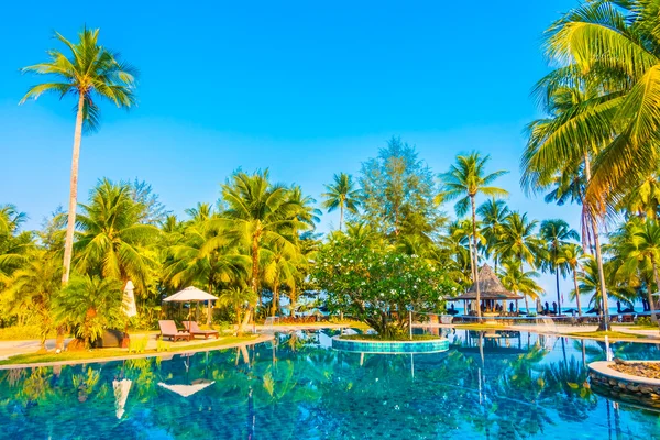 Piscina all'aperto in hotel — Foto Stock