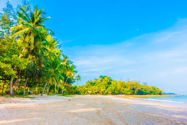 美しい熱帯のビーチと海の風景 — ストック写真