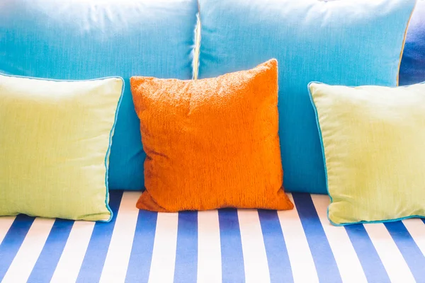 Güzel lüks yastıklar Divan