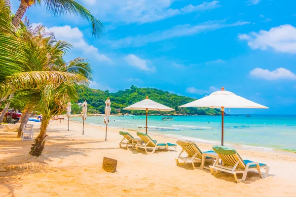 Beautiful tropical beach and sea landscape — Stock Photo, Image