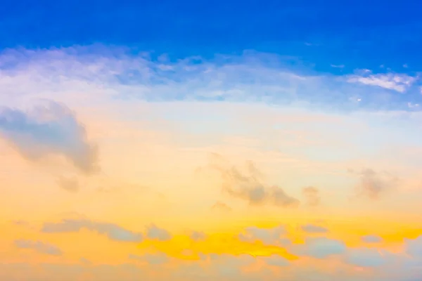 Jahrgangswolke am Himmel — Stockfoto
