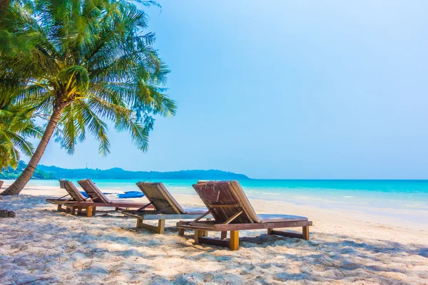 Bel océan tropical et plage de sable — Photo