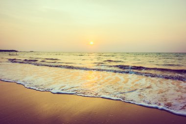 tropik sahilde güzel gün batımı