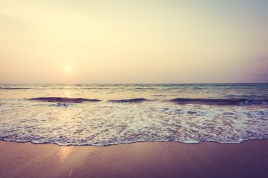 tropik sahilde güzel gün batımı