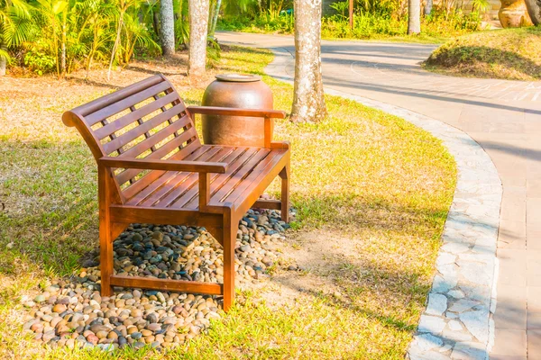 Empty Bench in park — Stock Photo, Image