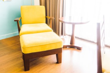 Boş koltuk ve sandalye