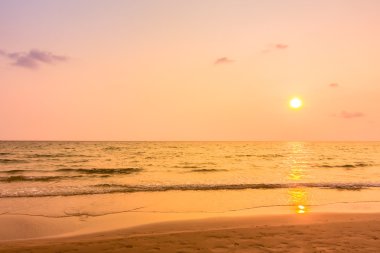 tropik sahilde güzel gün batımı