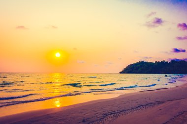 tropik sahilde güzel gün batımı