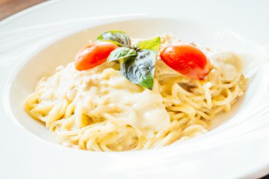 Leziz spagetti carbonara